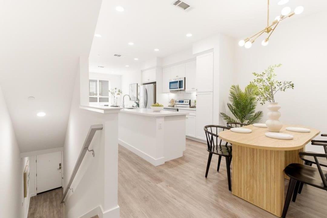 Detail Gallery Image 7 of 40 For 1249 Edgewood Way, South San Francisco,  CA 94080 - 3 Beds | 3 Baths