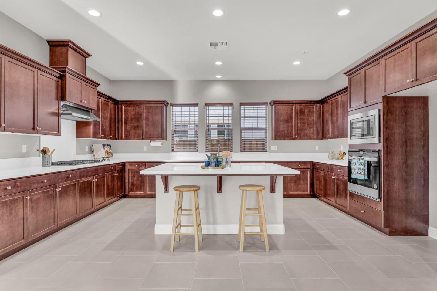 Detail Gallery Image 9 of 45 For 482 Lassen Way, Marina,  CA 93933 - 3 Beds | 2 Baths