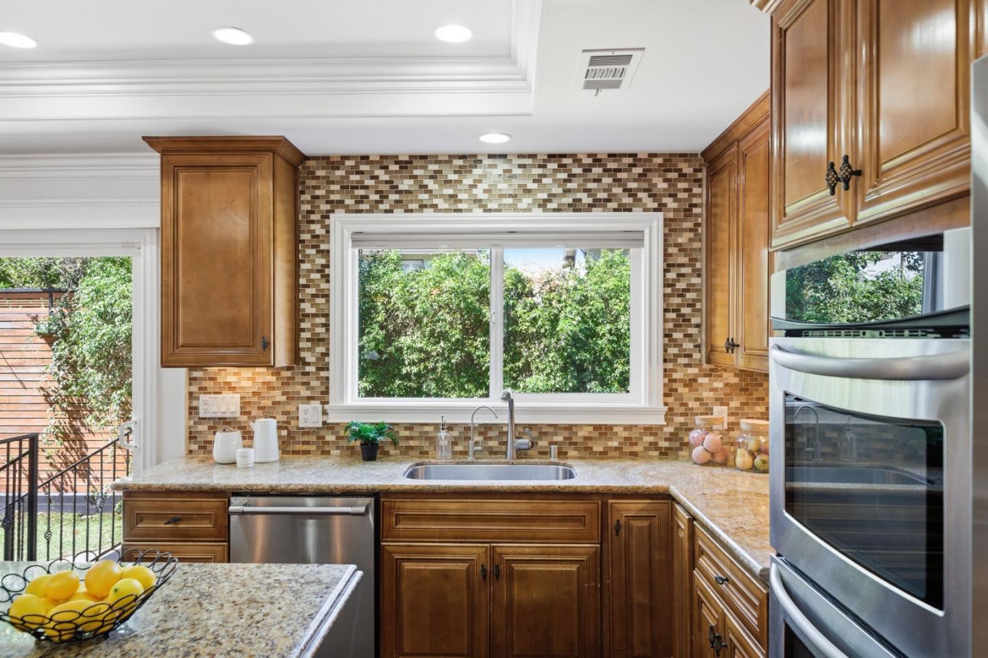 Detail Gallery Image 12 of 92 For 1481 W Hedding St, San Jose,  CA 95126 - 5 Beds | 4/1 Baths