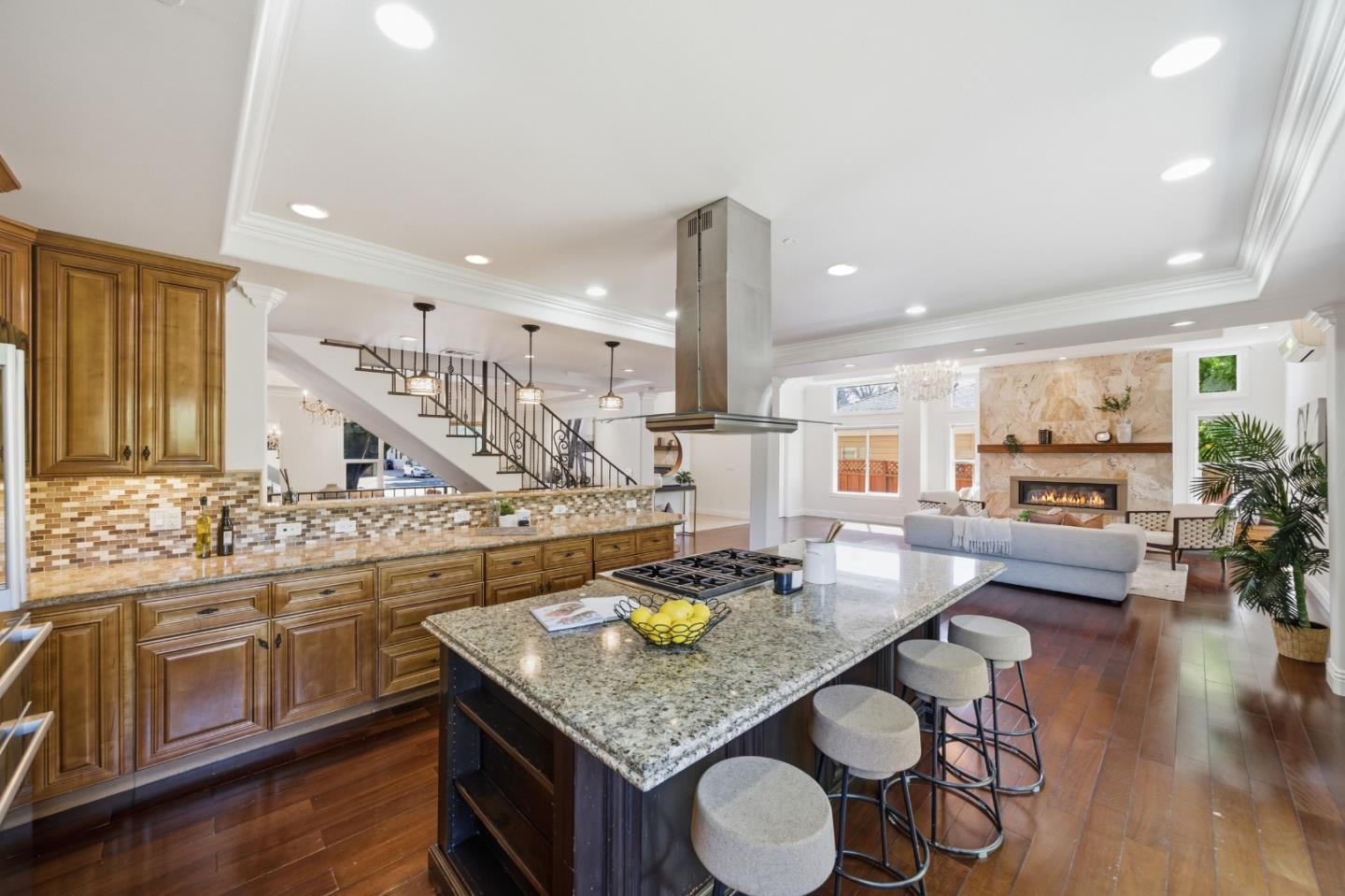 Detail Gallery Image 13 of 92 For 1481 W Hedding St, San Jose,  CA 95126 - 5 Beds | 4/1 Baths