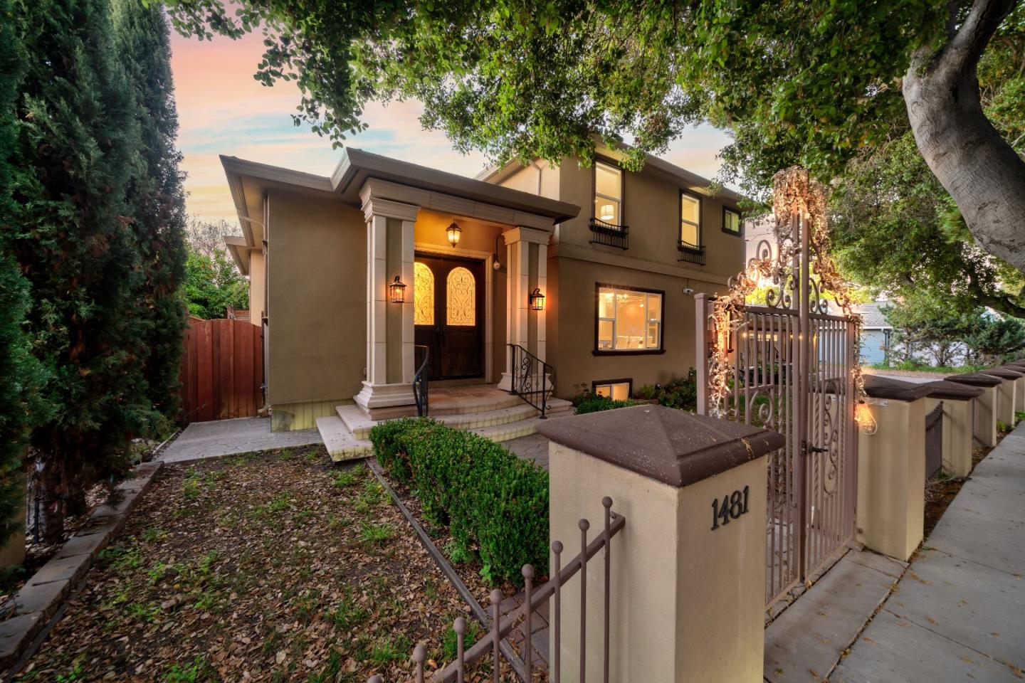 Detail Gallery Image 3 of 92 For 1481 W Hedding St, San Jose,  CA 95126 - 5 Beds | 4/1 Baths