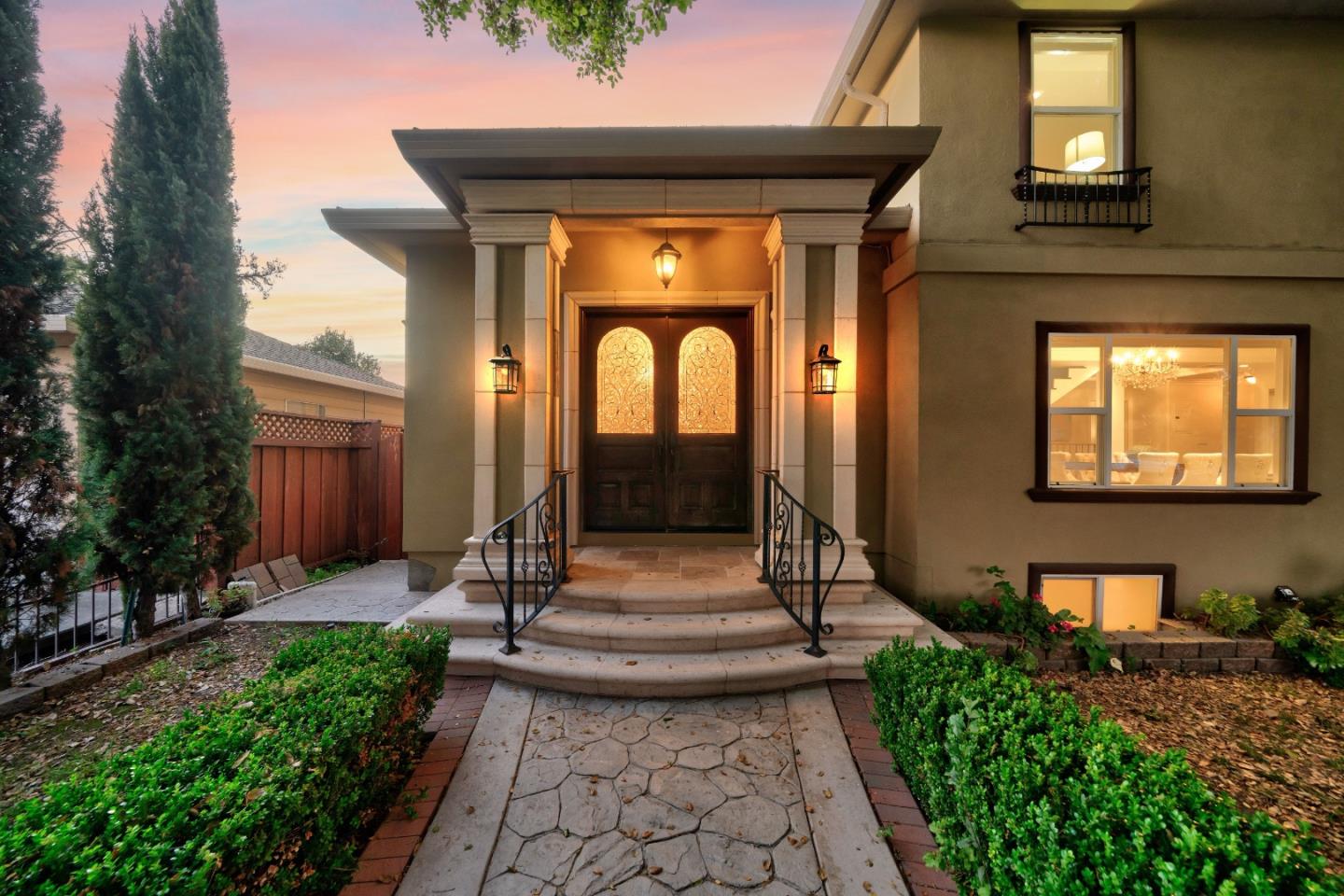 Detail Gallery Image 4 of 92 For 1481 W Hedding St, San Jose,  CA 95126 - 5 Beds | 4/1 Baths