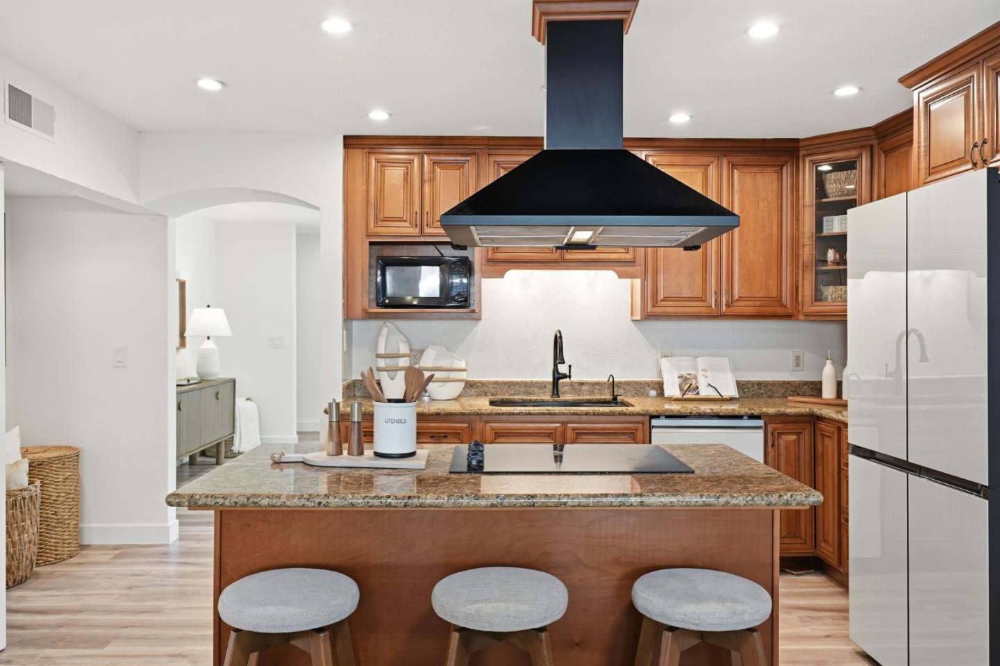 Photo #6: ML82039037 Listing: Photo #6