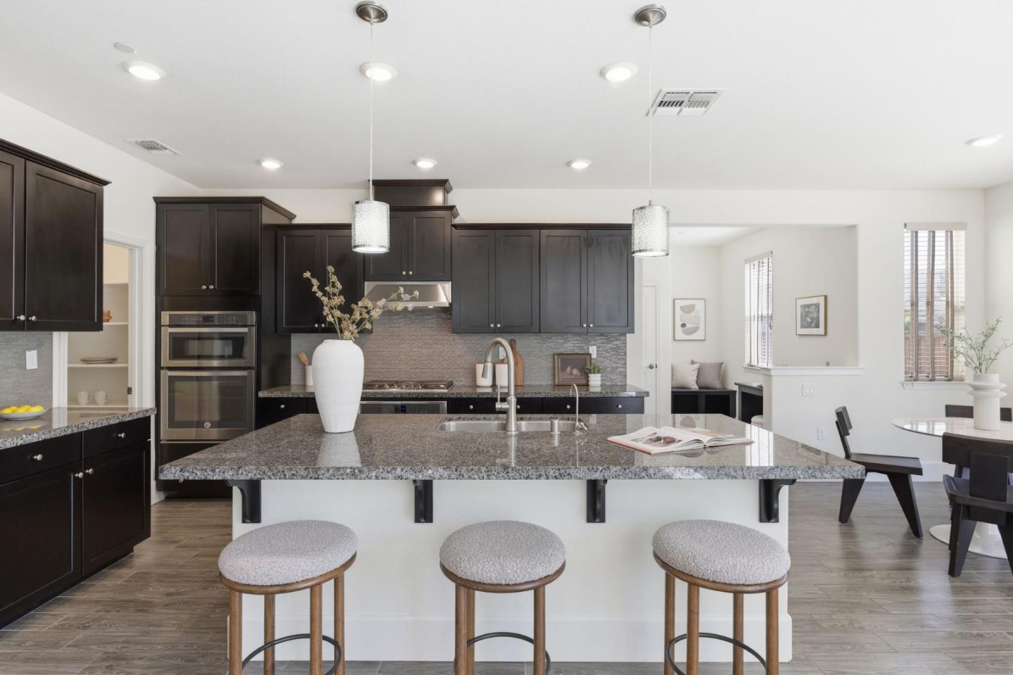 Detail Gallery Image 14 of 70 For 2610 Lone Oak Ln, Gilroy,  CA 95020 - 5 Beds | 4/1 Baths