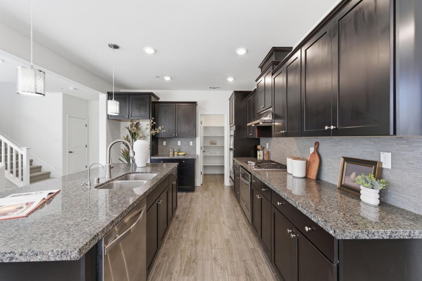 Detail Gallery Image 17 of 70 For 2610 Lone Oak Ln, Gilroy,  CA 95020 - 5 Beds | 4/1 Baths