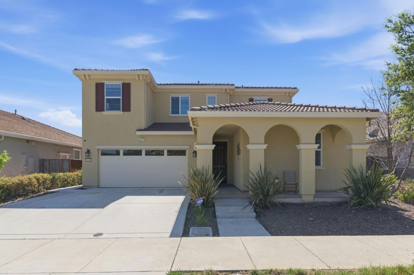 Detail Gallery Image 2 of 70 For 2610 Lone Oak Ln, Gilroy,  CA 95020 - 5 Beds | 4/1 Baths