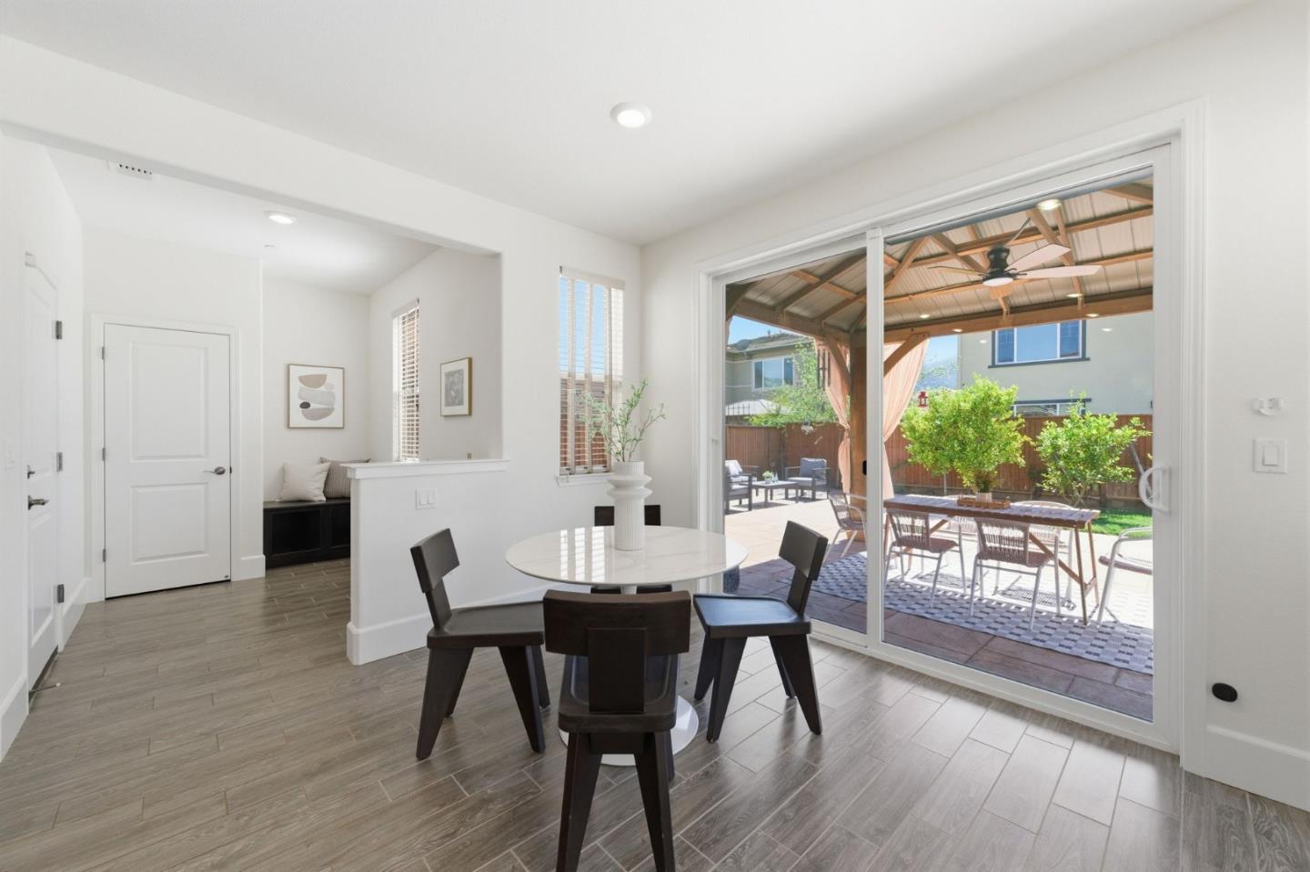 Detail Gallery Image 21 of 70 For 2610 Lone Oak Ln, Gilroy,  CA 95020 - 5 Beds | 4/1 Baths