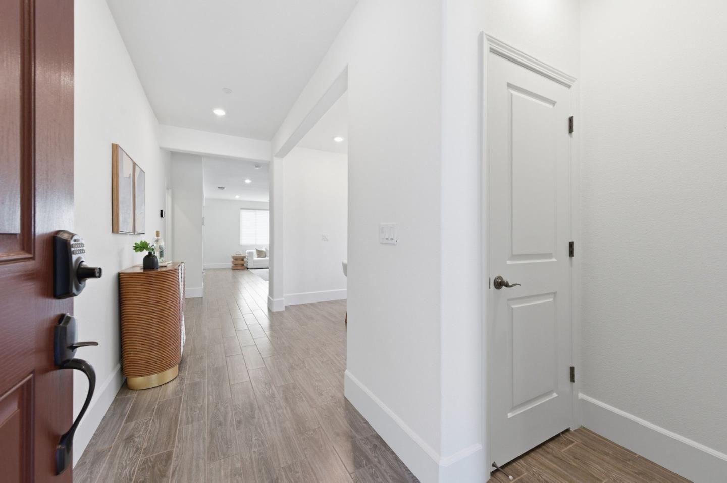 Detail Gallery Image 5 of 70 For 2610 Lone Oak Ln, Gilroy,  CA 95020 - 5 Beds | 4/1 Baths