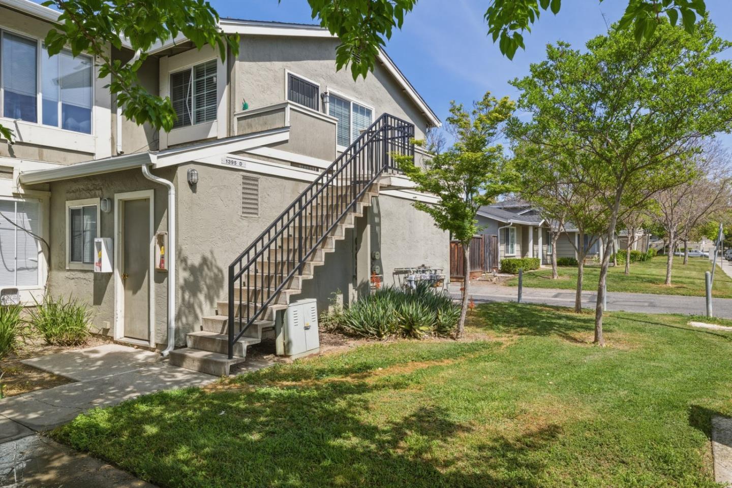 Detail Gallery Image 3 of 16 For 1395 Mcquesten Dr #D,  San Jose,  CA 95122 - 2 Beds | 1 Baths