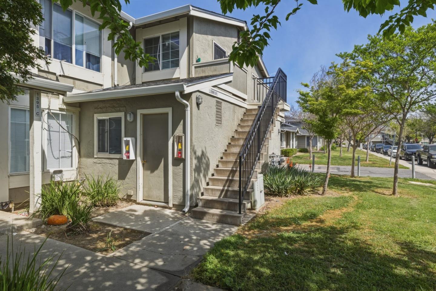 Detail Gallery Image 4 of 16 For 1395 Mcquesten Dr #D,  San Jose,  CA 95122 - 2 Beds | 1 Baths