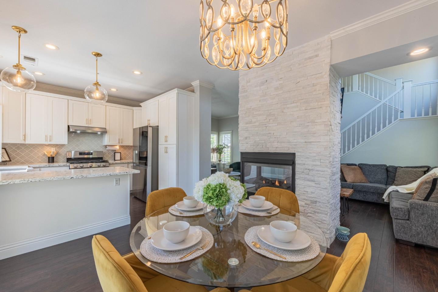 Detail Gallery Image 11 of 48 For 25215 Azalea Ct, Salinas,  CA 93908 - 3 Beds | 2/1 Baths