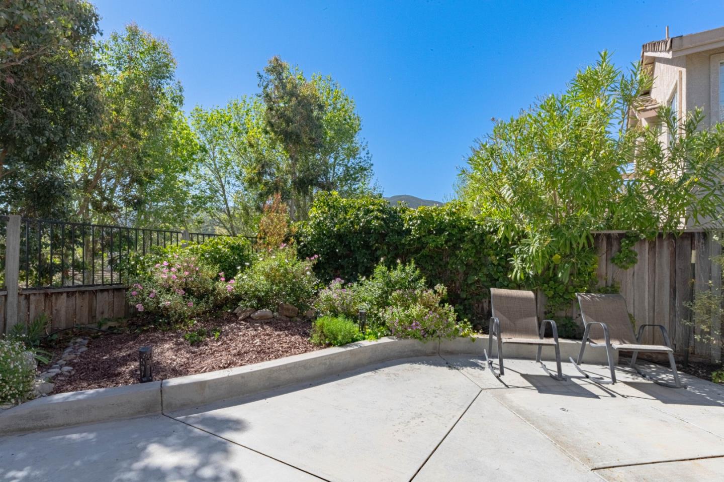 Detail Gallery Image 16 of 48 For 25215 Azalea Ct, Salinas,  CA 93908 - 3 Beds | 2/1 Baths
