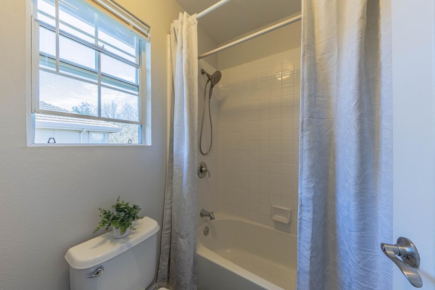Detail Gallery Image 39 of 48 For 25215 Azalea Ct, Salinas,  CA 93908 - 3 Beds | 2/1 Baths