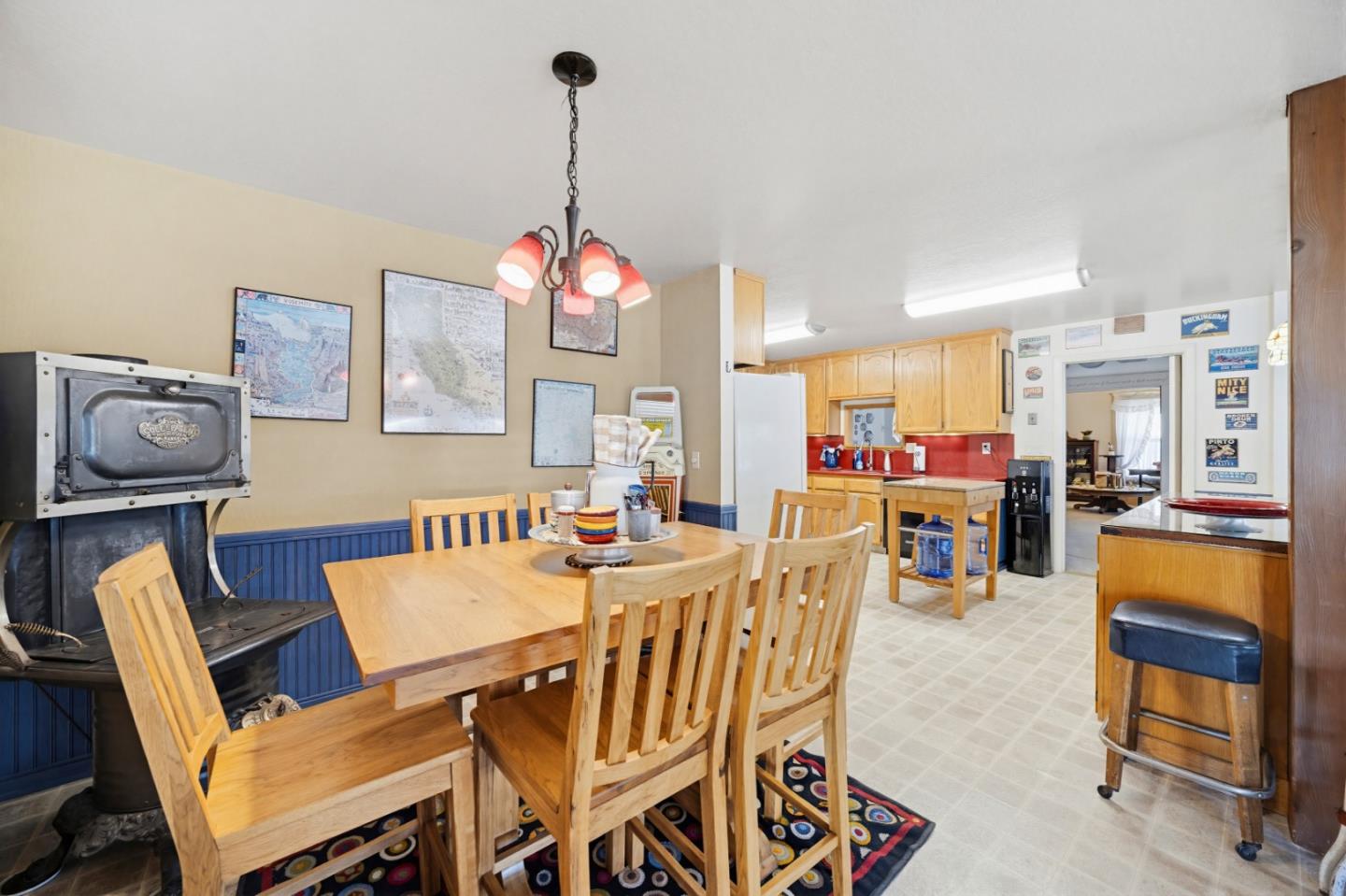 Detail Gallery Image 10 of 33 For 805 Iverson St, Salinas,  CA 93901 - 4 Beds | 3 Baths