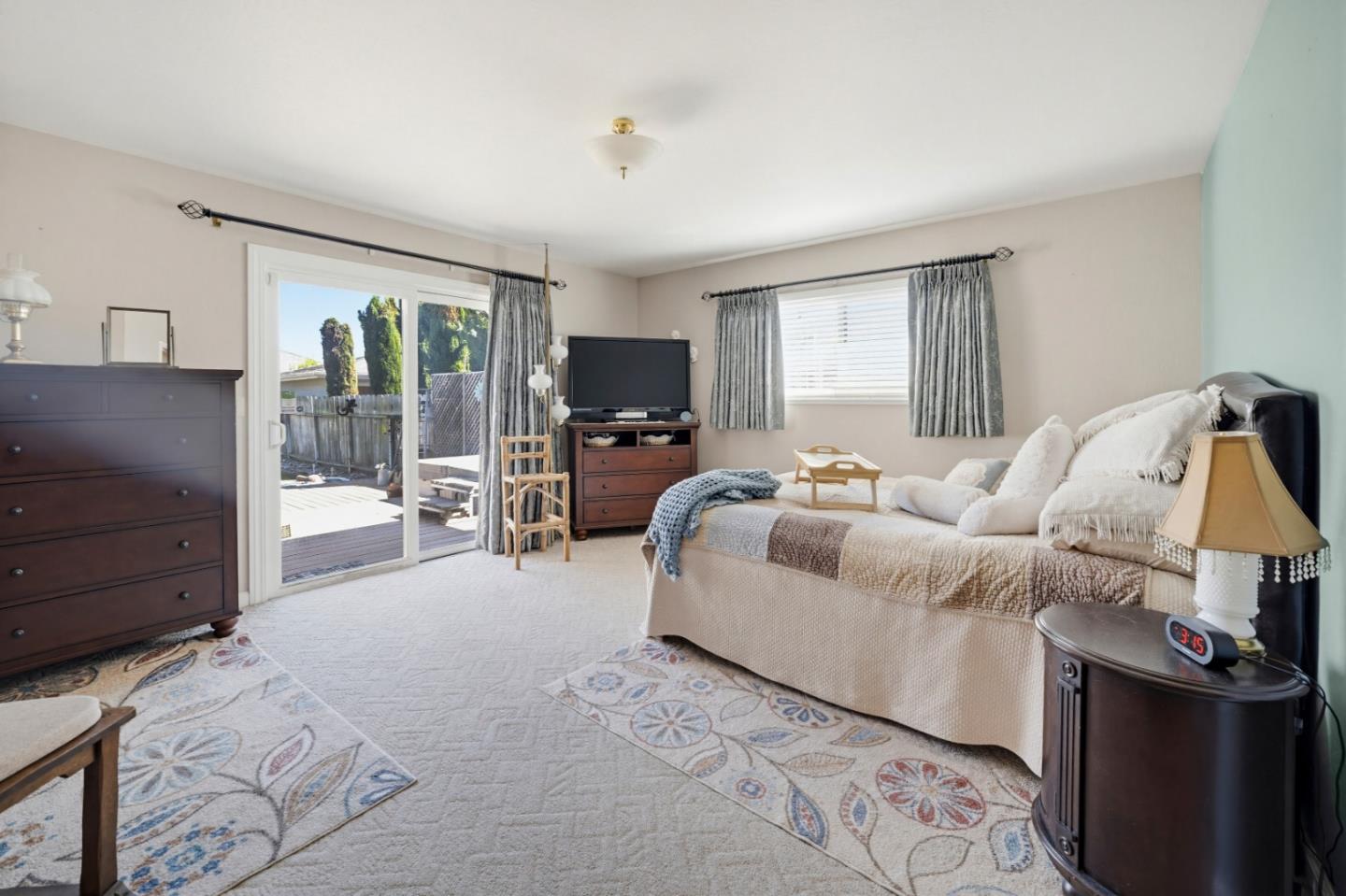 Detail Gallery Image 15 of 33 For 805 Iverson St, Salinas,  CA 93901 - 4 Beds | 3 Baths