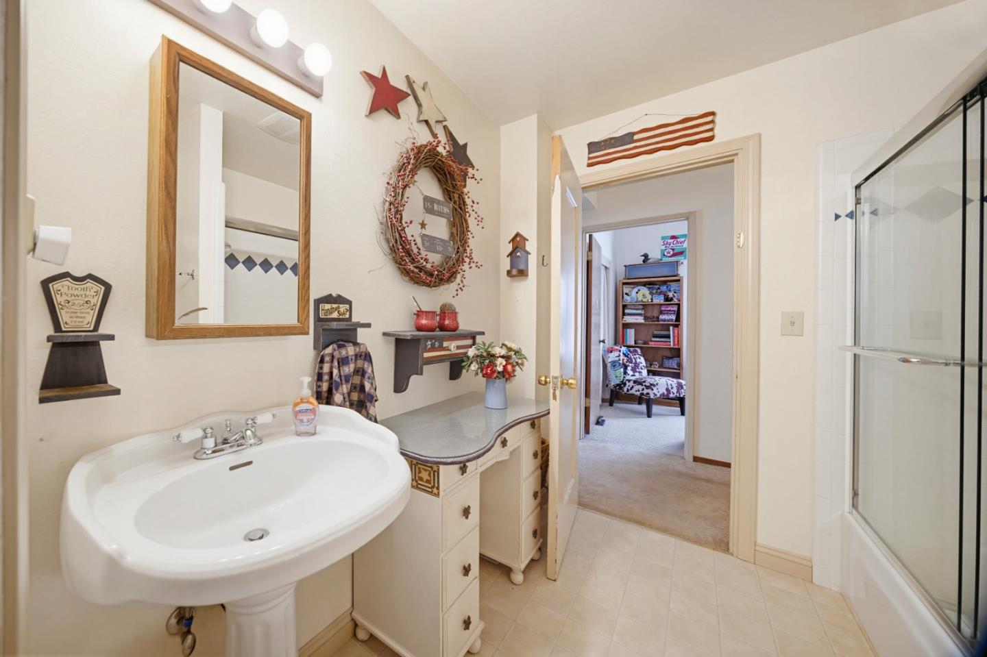 Detail Gallery Image 17 of 33 For 805 Iverson St, Salinas,  CA 93901 - 4 Beds | 3 Baths