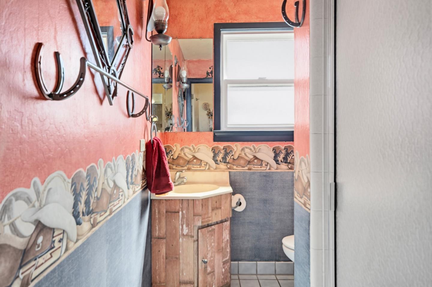 Detail Gallery Image 20 of 33 For 805 Iverson St, Salinas,  CA 93901 - 4 Beds | 3 Baths