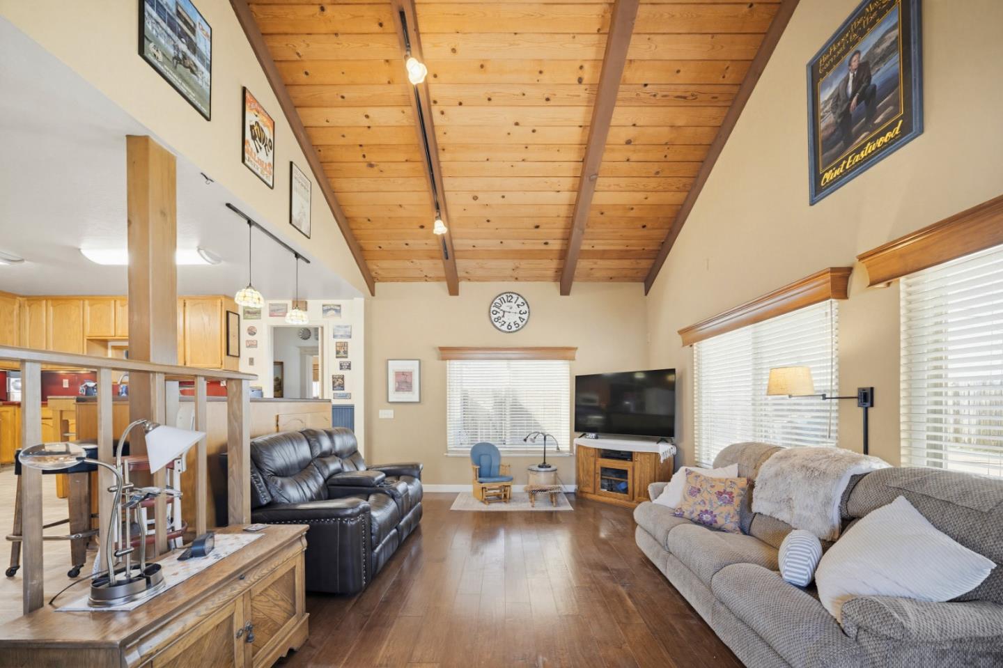 Detail Gallery Image 8 of 33 For 805 Iverson St, Salinas,  CA 93901 - 4 Beds | 3 Baths