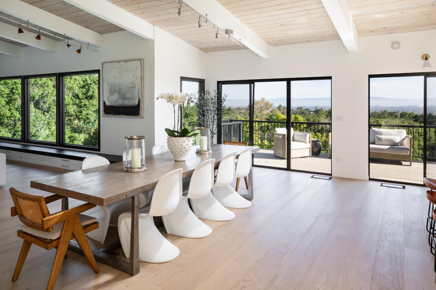 Detail Gallery Image 10 of 49 For 10669 Magdalena Rd, Los Altos Hills,  CA 94024 - 5 Beds | 3/1 Baths