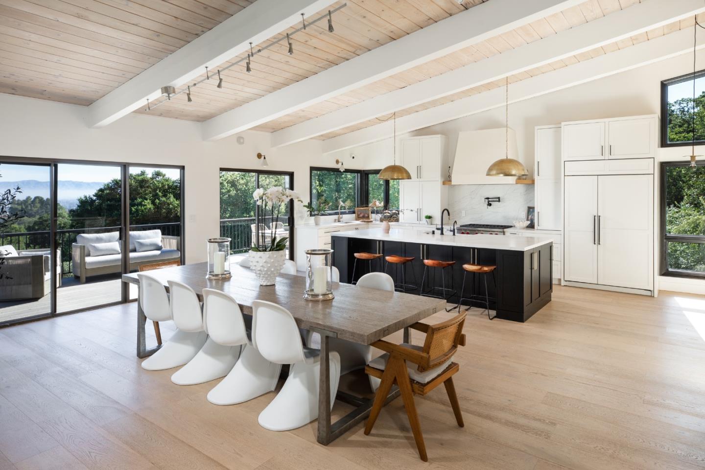 Detail Gallery Image 11 of 49 For 10669 Magdalena Rd, Los Altos Hills,  CA 94024 - 5 Beds | 3/1 Baths