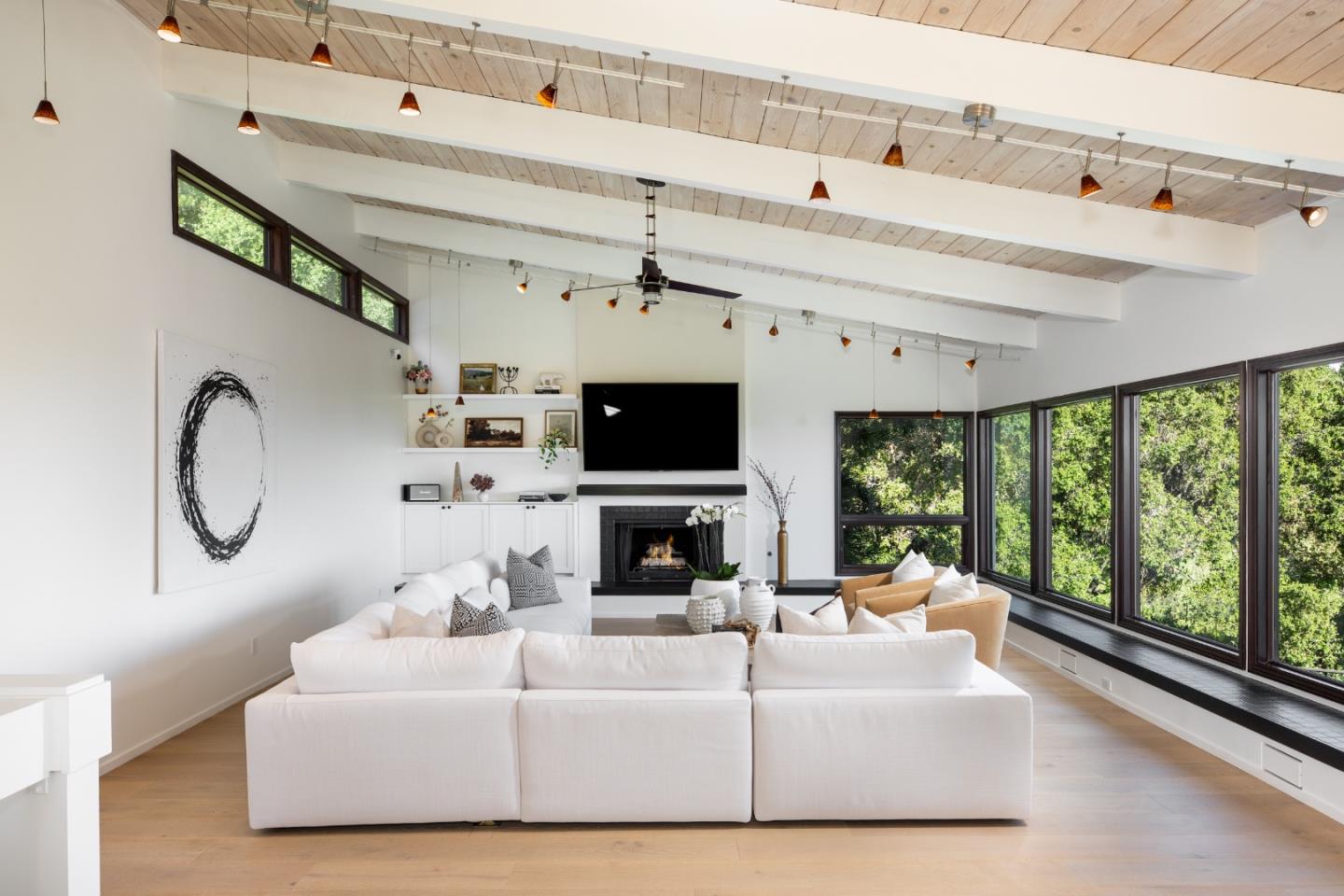 Detail Gallery Image 13 of 49 For 10669 Magdalena Rd, Los Altos Hills,  CA 94024 - 5 Beds | 3/1 Baths