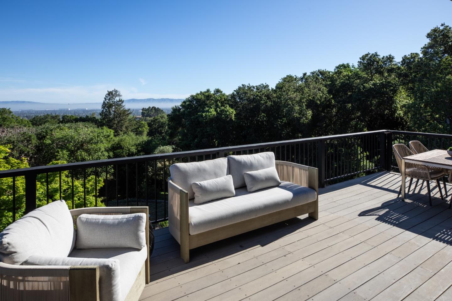 Detail Gallery Image 16 of 49 For 10669 Magdalena Rd, Los Altos Hills,  CA 94024 - 5 Beds | 3/1 Baths