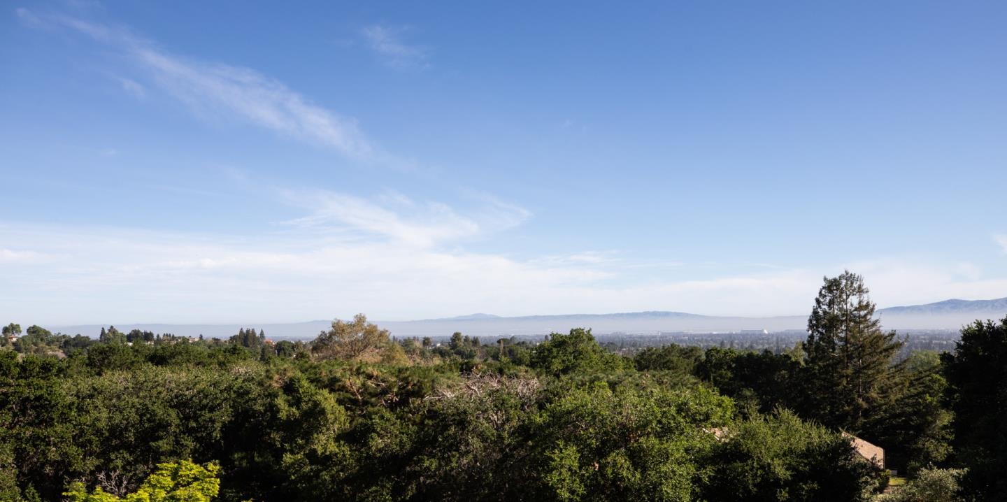 Detail Gallery Image 17 of 49 For 10669 Magdalena Rd, Los Altos Hills,  CA 94024 - 5 Beds | 3/1 Baths