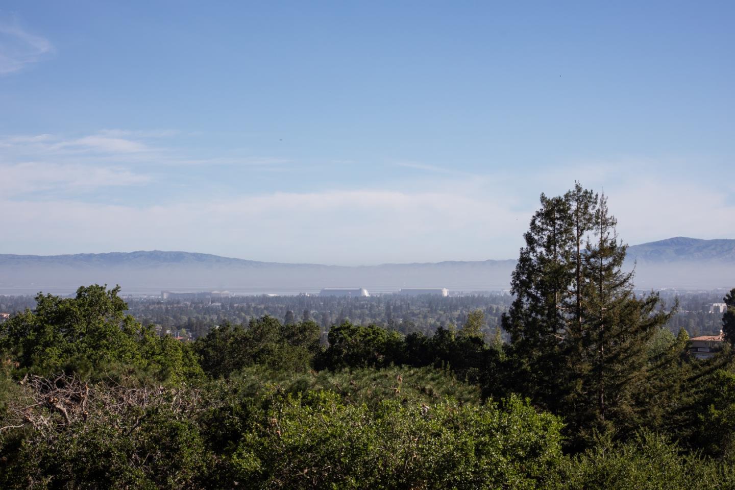 Detail Gallery Image 19 of 49 For 10669 Magdalena Rd, Los Altos Hills,  CA 94024 - 5 Beds | 3/1 Baths