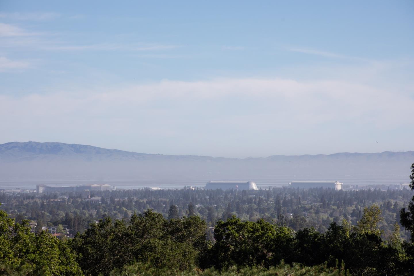 Detail Gallery Image 20 of 49 For 10669 Magdalena Rd, Los Altos Hills,  CA 94024 - 5 Beds | 3/1 Baths