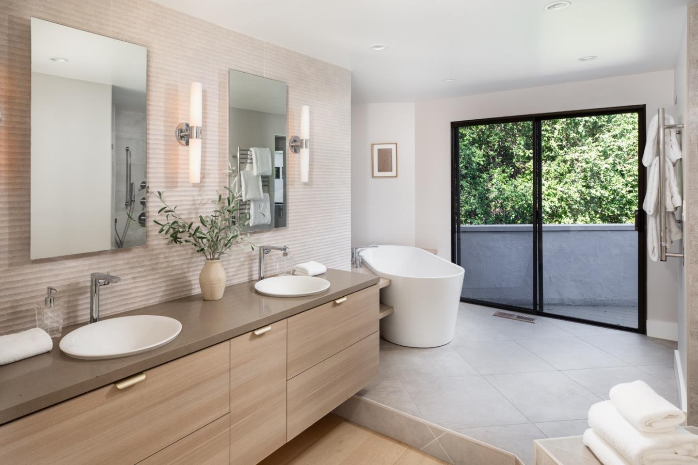 Detail Gallery Image 27 of 49 For 10669 Magdalena Rd, Los Altos Hills,  CA 94024 - 5 Beds | 3/1 Baths