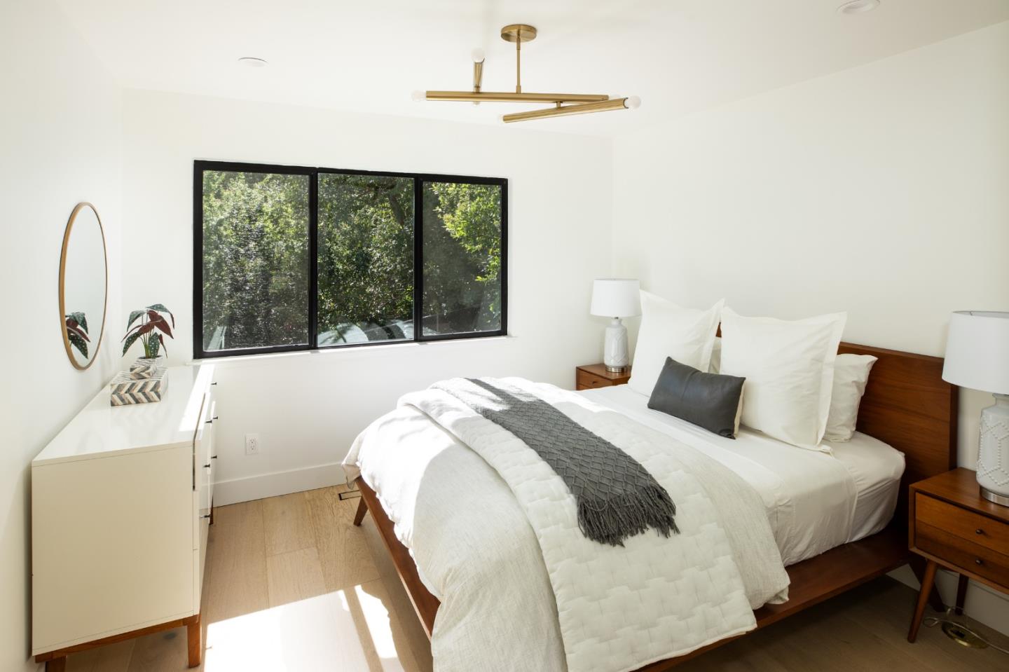 Detail Gallery Image 33 of 49 For 10669 Magdalena Rd, Los Altos Hills,  CA 94024 - 5 Beds | 3/1 Baths