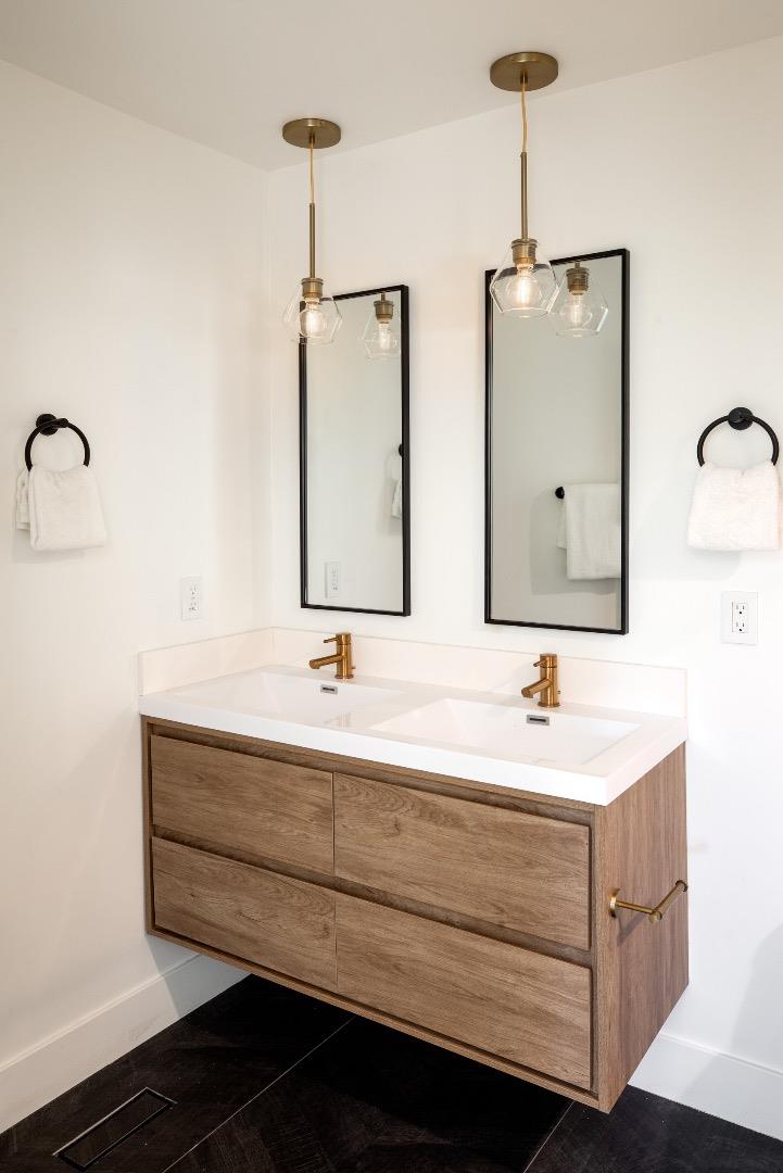 Detail Gallery Image 34 of 49 For 10669 Magdalena Rd, Los Altos Hills,  CA 94024 - 5 Beds | 3/1 Baths