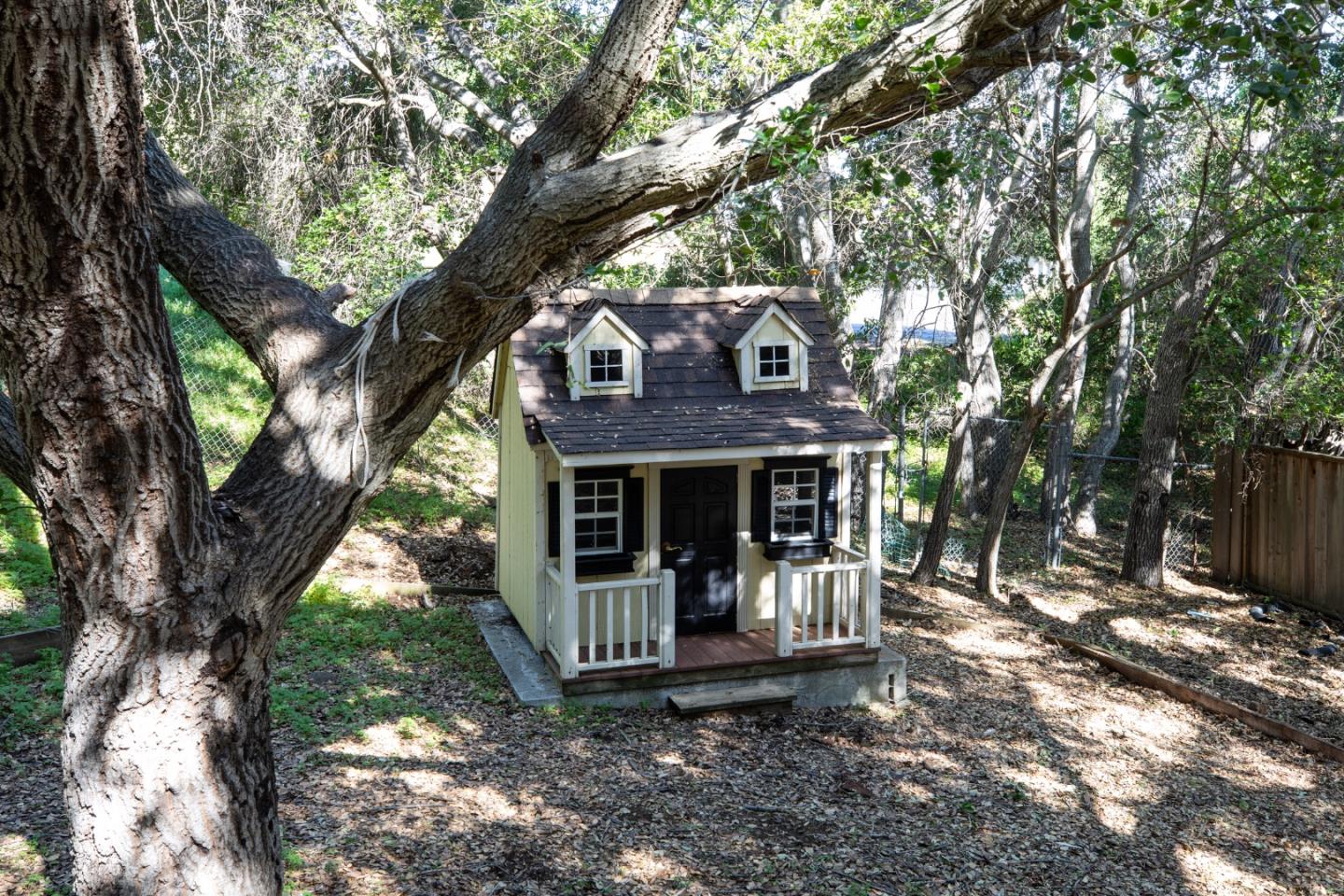 Detail Gallery Image 45 of 49 For 10669 Magdalena Rd, Los Altos Hills,  CA 94024 - 5 Beds | 3/1 Baths