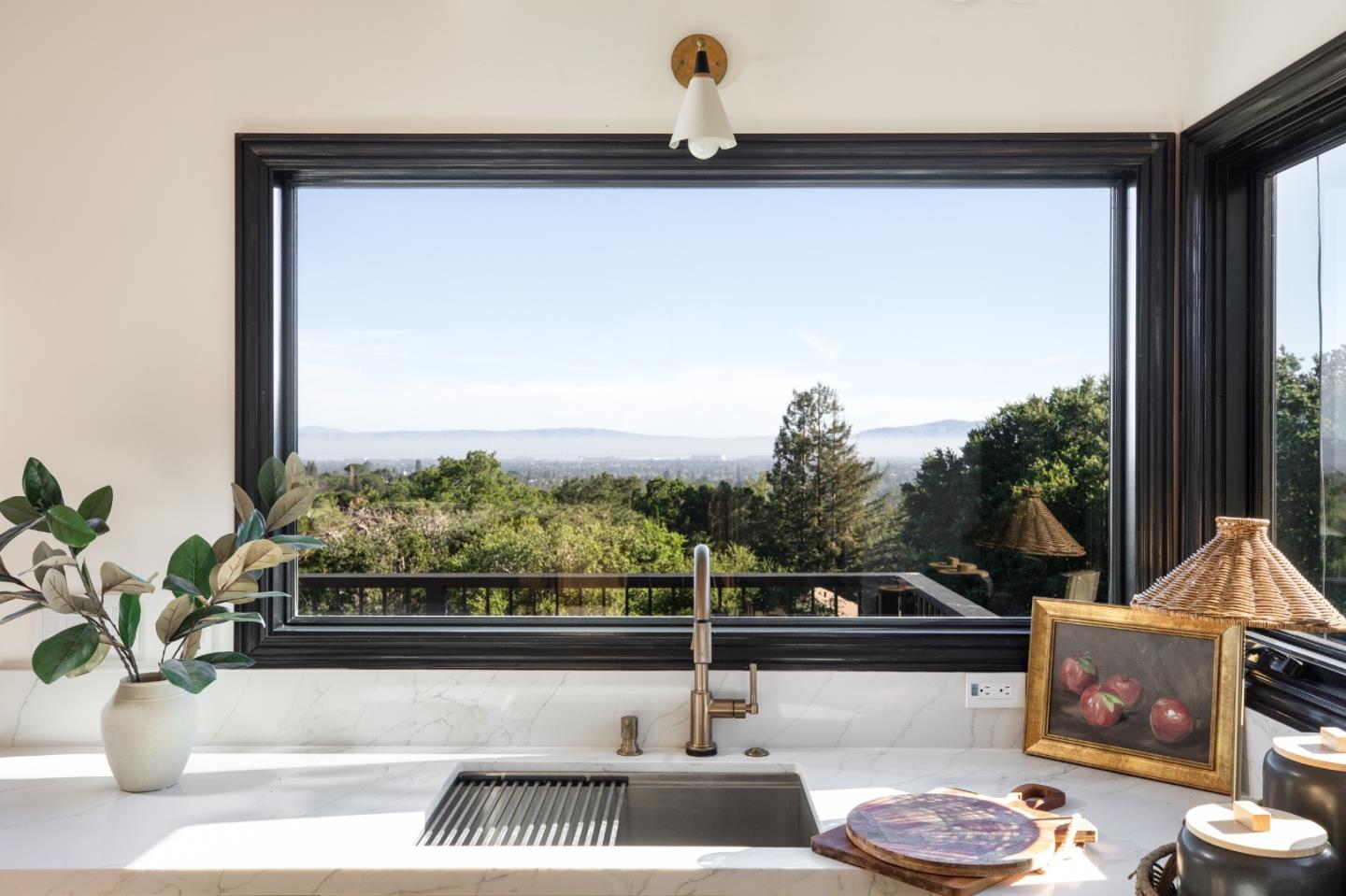 Detail Gallery Image 6 of 49 For 10669 Magdalena Rd, Los Altos Hills,  CA 94024 - 5 Beds | 3/1 Baths