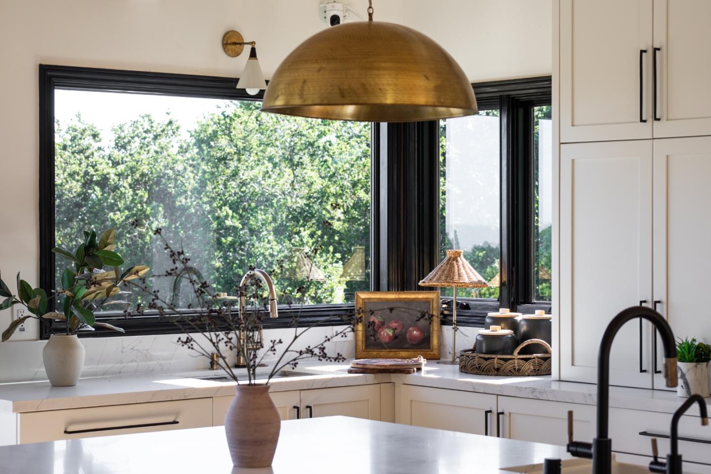 Detail Gallery Image 7 of 49 For 10669 Magdalena Rd, Los Altos Hills,  CA 94024 - 5 Beds | 3/1 Baths