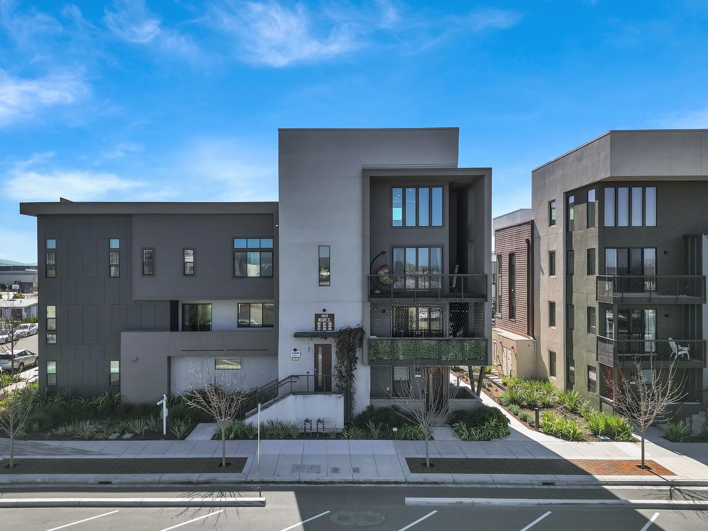 Detail Gallery Image 2 of 46 For 44849 Insight St #1001,  Fremont,  CA 94538 - 3 Beds | 3 Baths