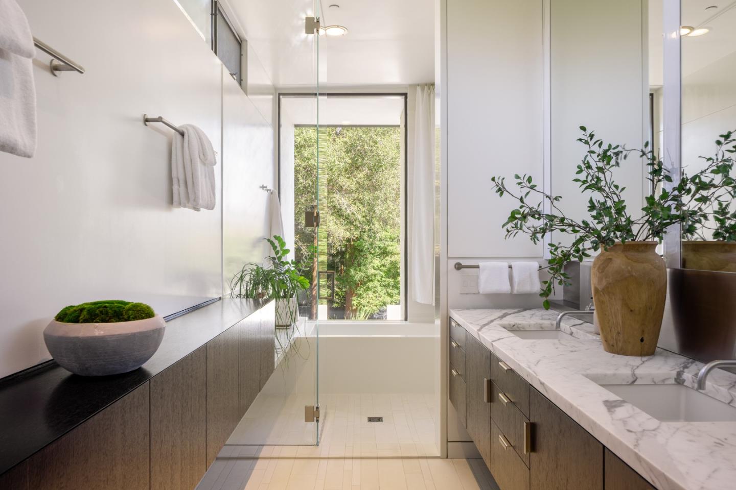 Detail Gallery Image 16 of 27 For 465 Hale St, Palo Alto,  CA 94301 - 4 Beds | 4/1 Baths