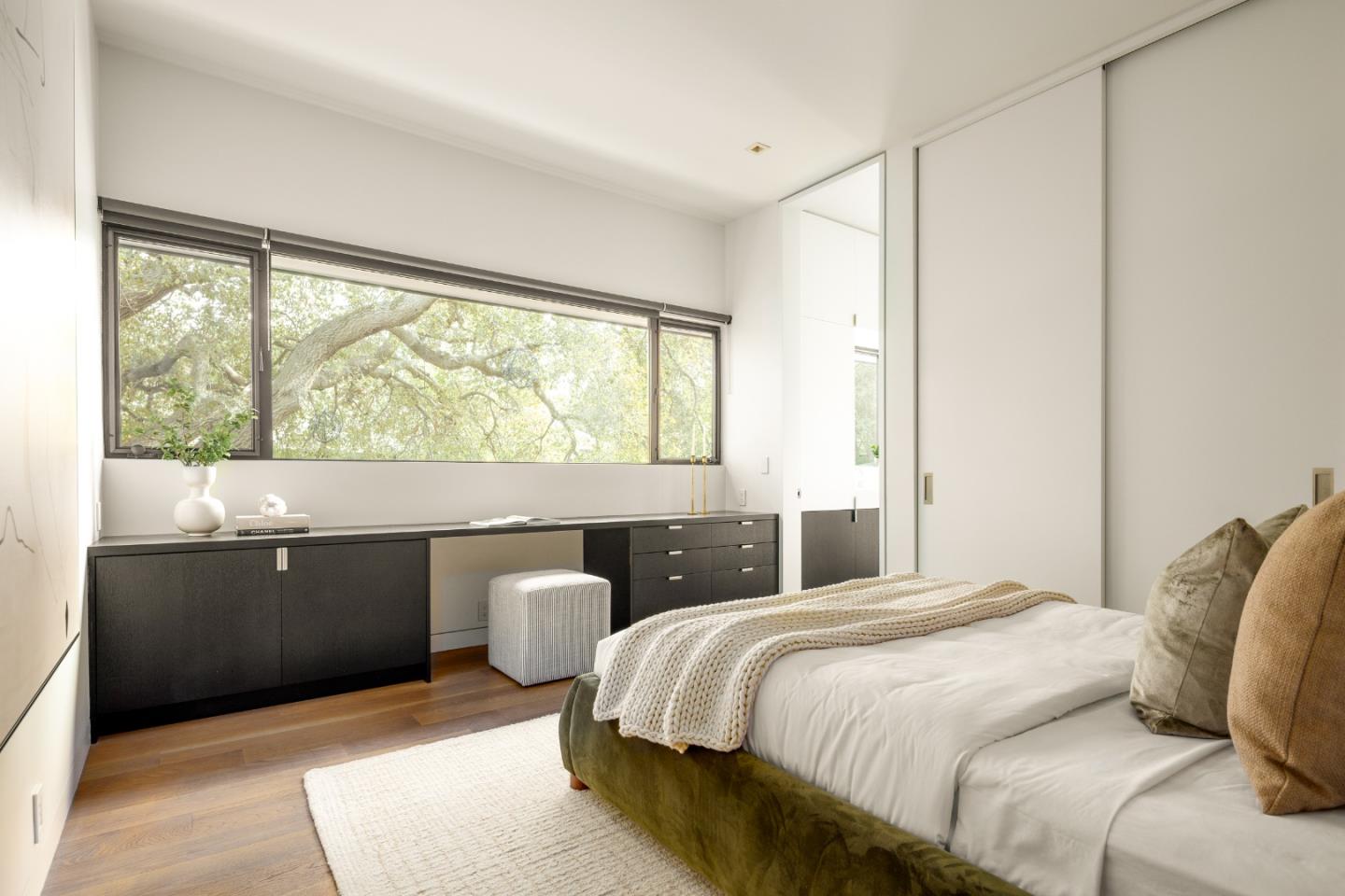 Detail Gallery Image 19 of 27 For 465 Hale St, Palo Alto,  CA 94301 - 4 Beds | 4/1 Baths