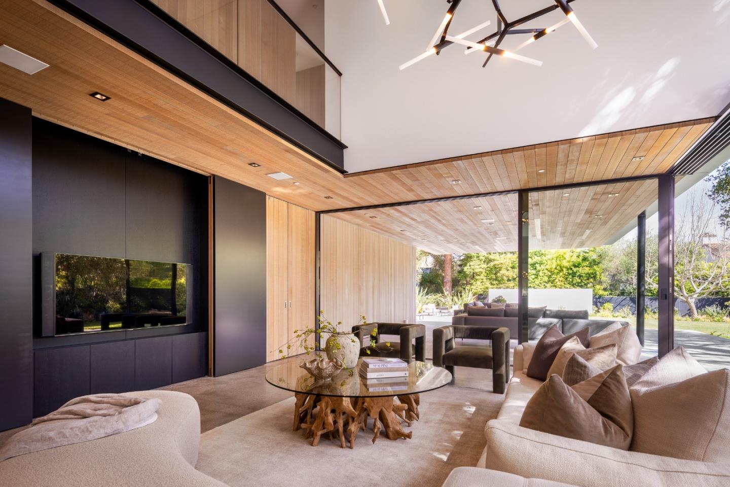 Detail Gallery Image 3 of 27 For 465 Hale St, Palo Alto,  CA 94301 - 4 Beds | 4/1 Baths