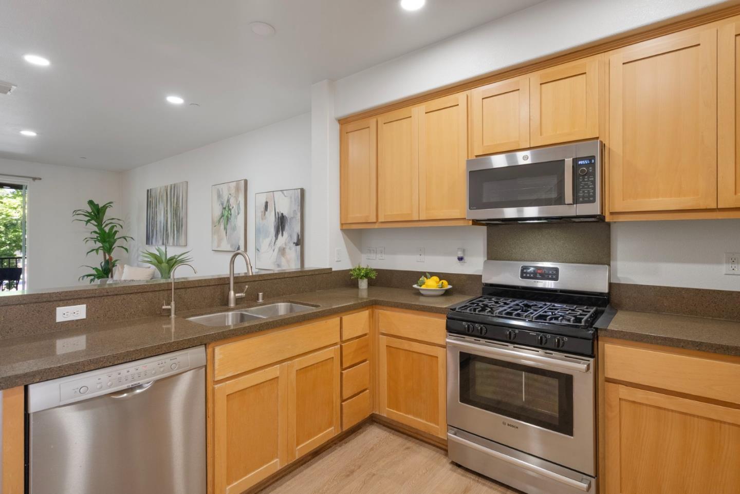 Detail Gallery Image 14 of 64 For 691 N Capitol Ave #4,  San Jose,  CA 95133 - 3 Beds | 3 Baths