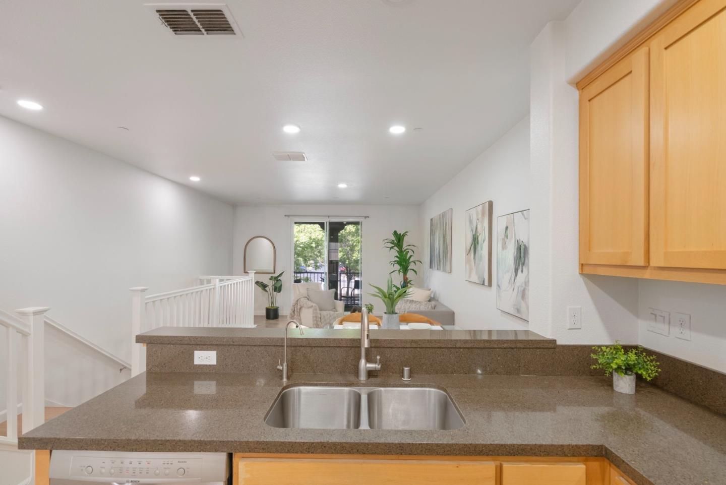 Detail Gallery Image 16 of 64 For 691 N Capitol Ave #4,  San Jose,  CA 95133 - 3 Beds | 3 Baths