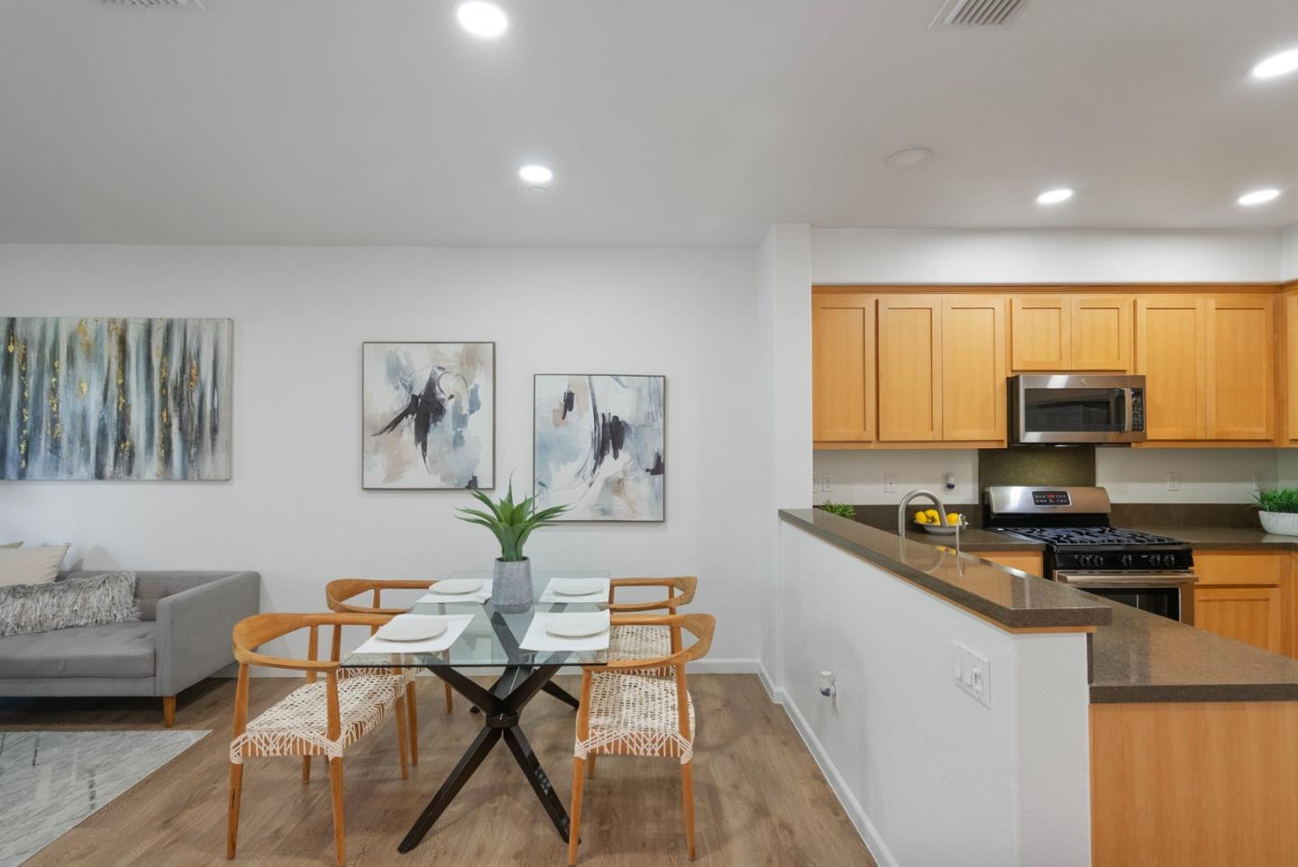 Detail Gallery Image 3 of 64 For 691 N Capitol Ave #4,  San Jose,  CA 95133 - 3 Beds | 3 Baths