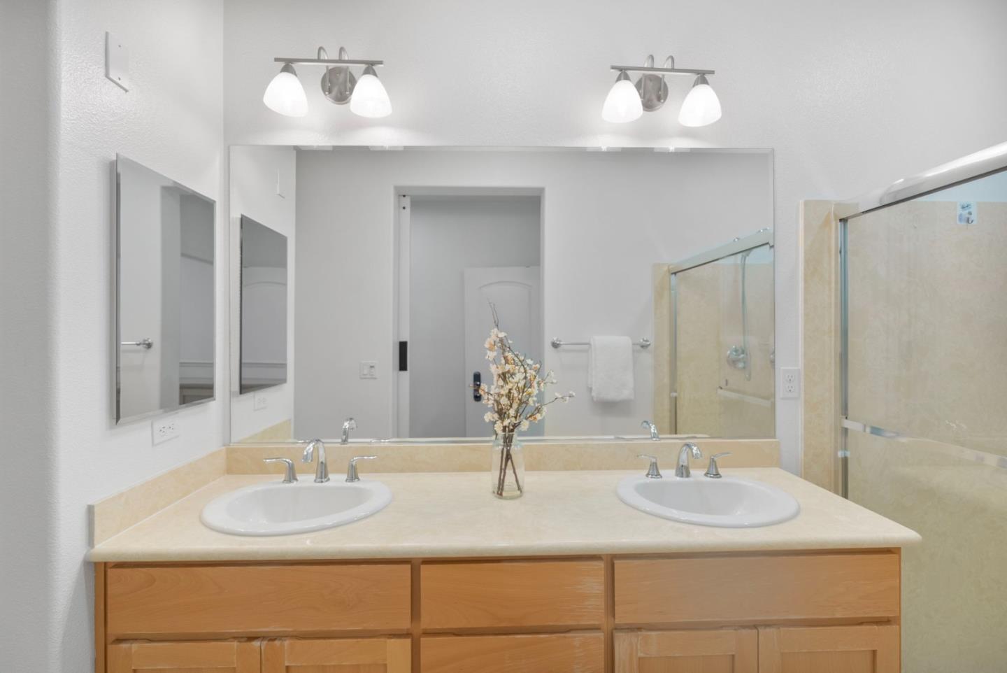 Detail Gallery Image 39 of 64 For 691 N Capitol Ave #4,  San Jose,  CA 95133 - 3 Beds | 3 Baths