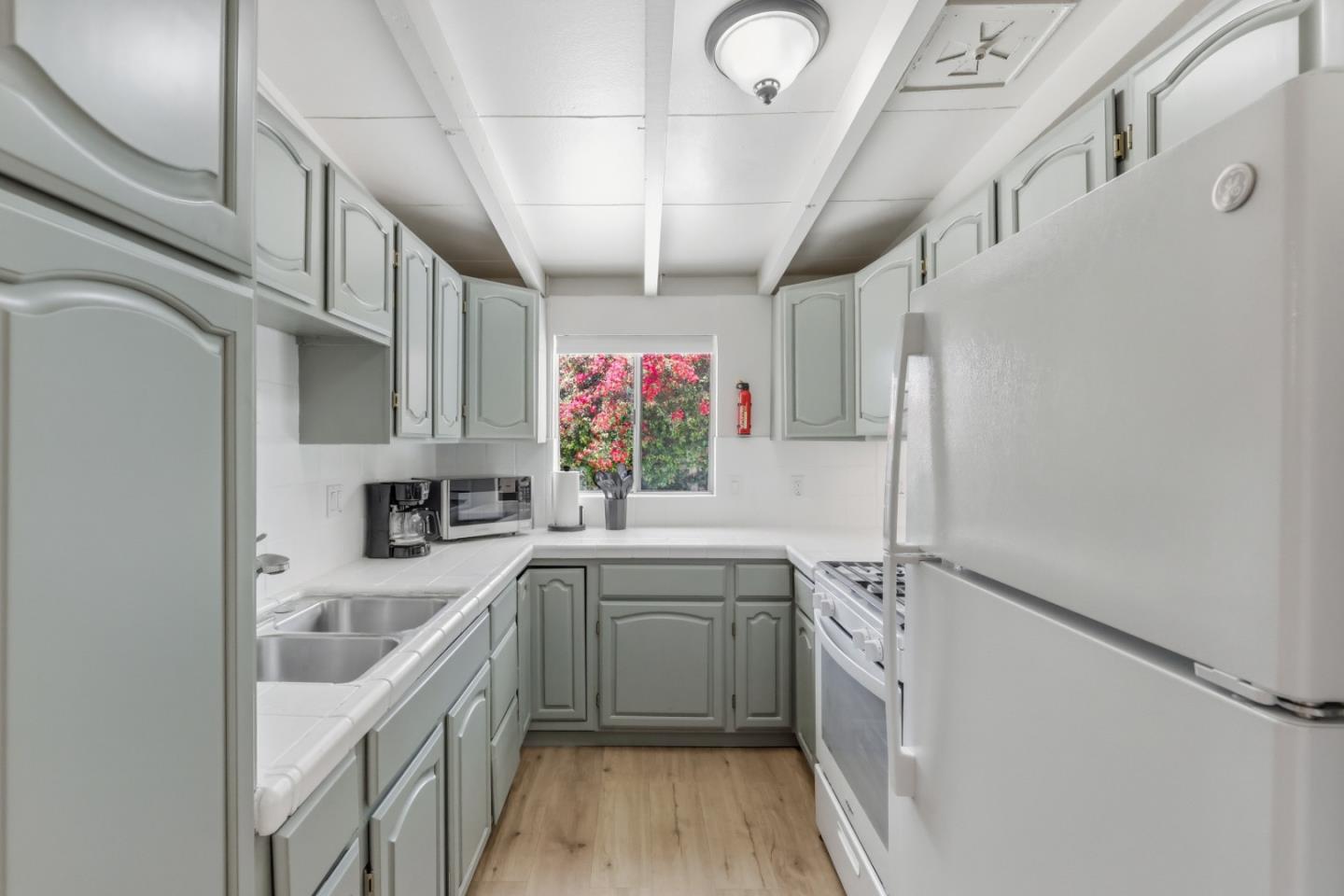 Detail Gallery Image 12 of 38 For 367 Fay Way, Mountain View,  CA 94043 - 3 Beds | 2 Baths