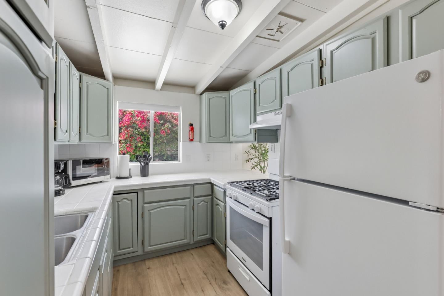 Detail Gallery Image 13 of 38 For 367 Fay Way, Mountain View,  CA 94043 - 3 Beds | 2 Baths