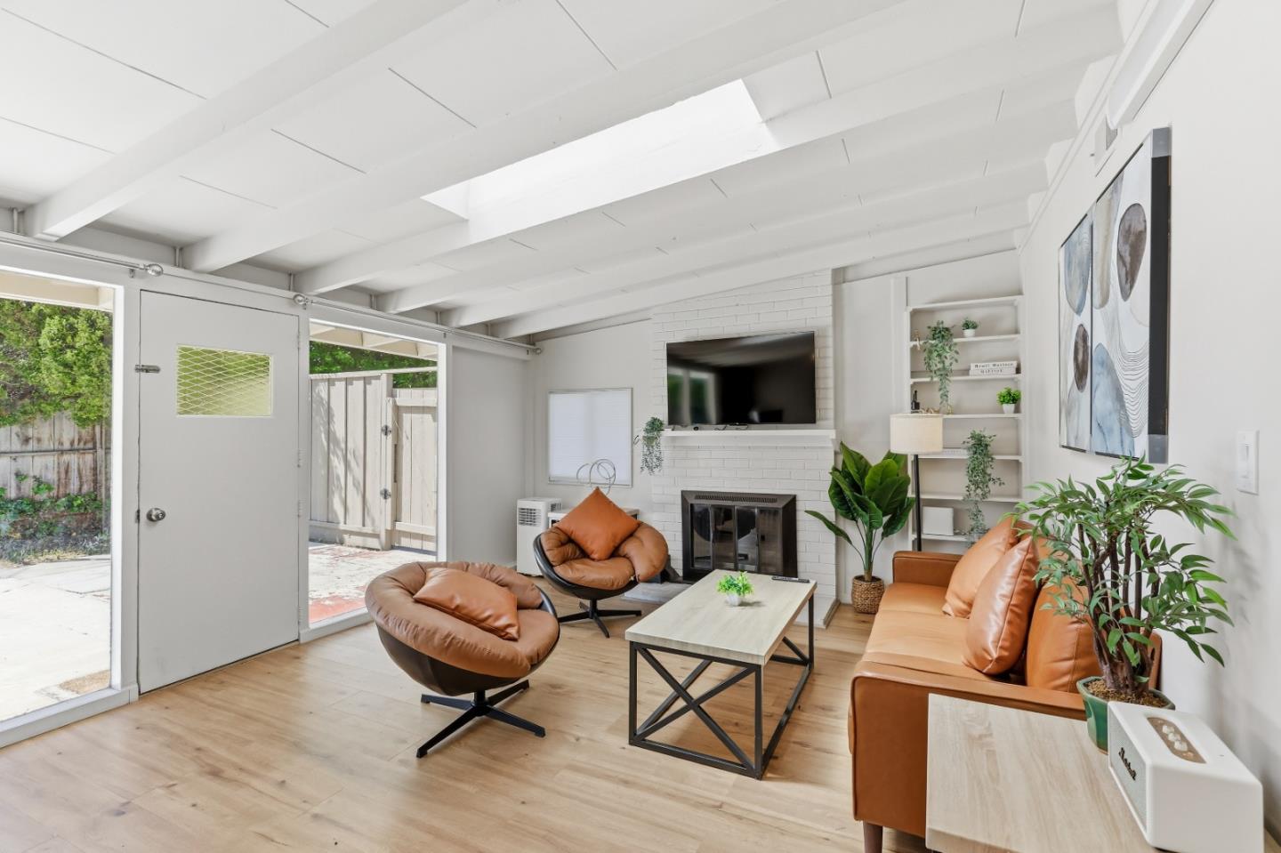 Detail Gallery Image 2 of 38 For 367 Fay Way, Mountain View,  CA 94043 - 3 Beds | 2 Baths