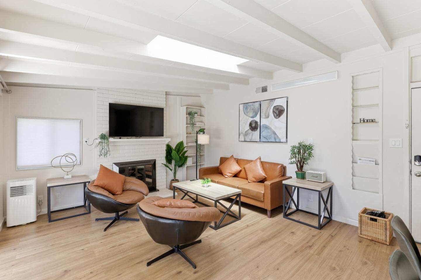 Detail Gallery Image 3 of 38 For 367 Fay Way, Mountain View,  CA 94043 - 3 Beds | 2 Baths