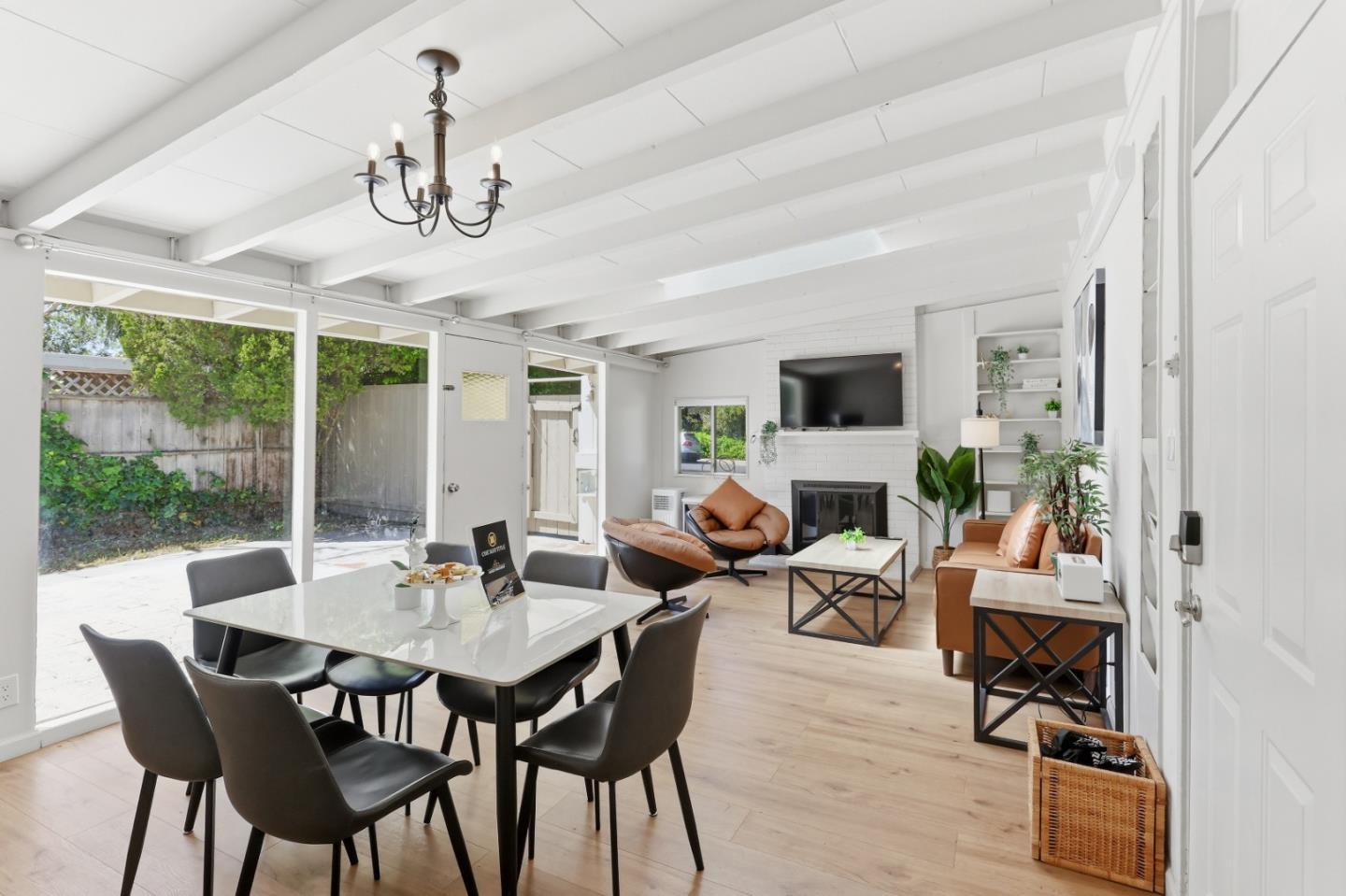 Detail Gallery Image 6 of 38 For 367 Fay Way, Mountain View,  CA 94043 - 3 Beds | 2 Baths