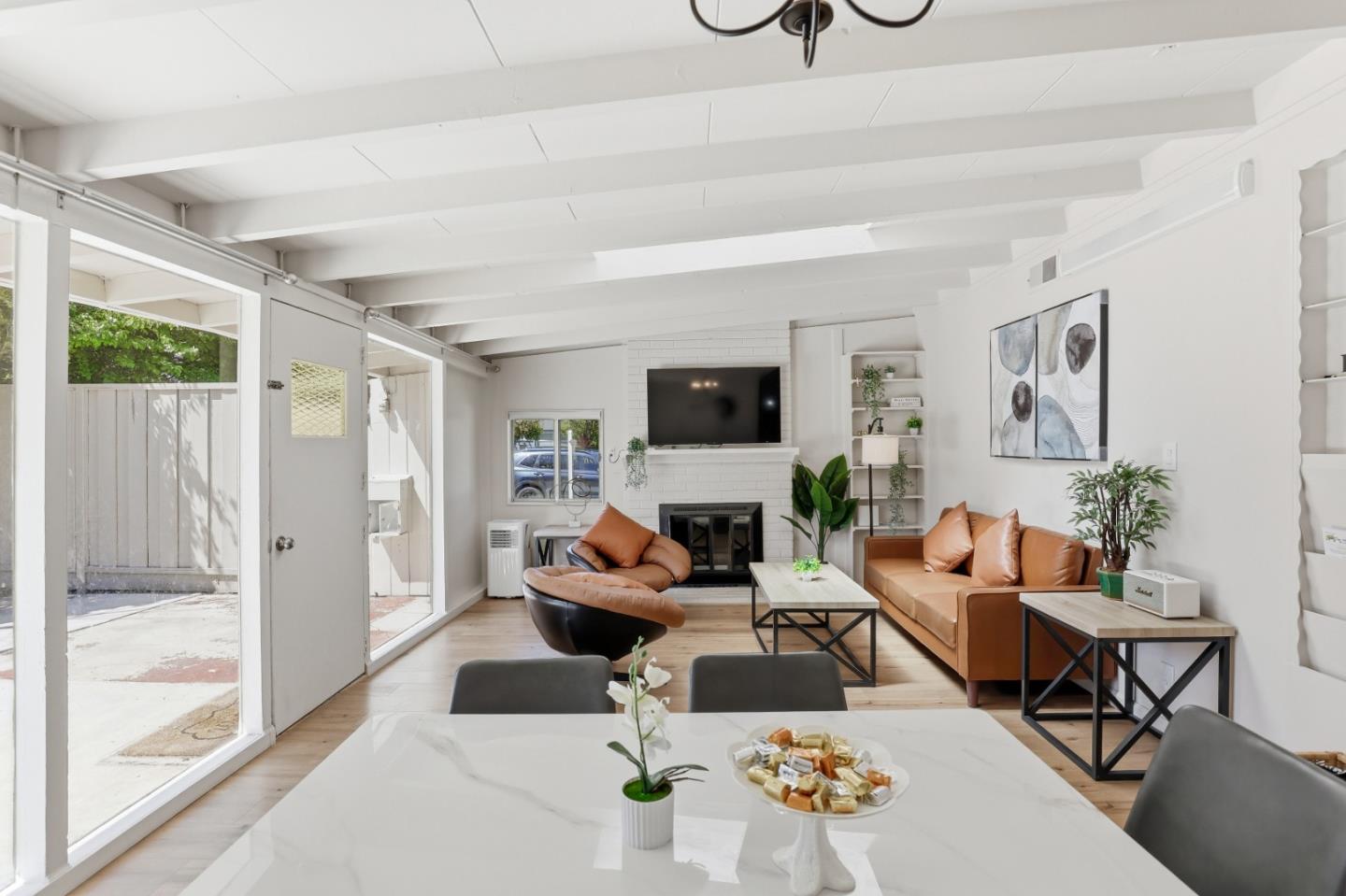 Detail Gallery Image 8 of 38 For 367 Fay Way, Mountain View,  CA 94043 - 3 Beds | 2 Baths