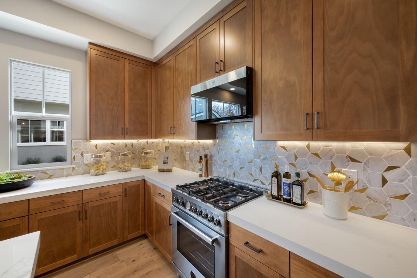 Detail Gallery Image 16 of 41 For 4910 Vivi Place, San Jose,  CA 95124 - 3 Beds | 2/1 Baths